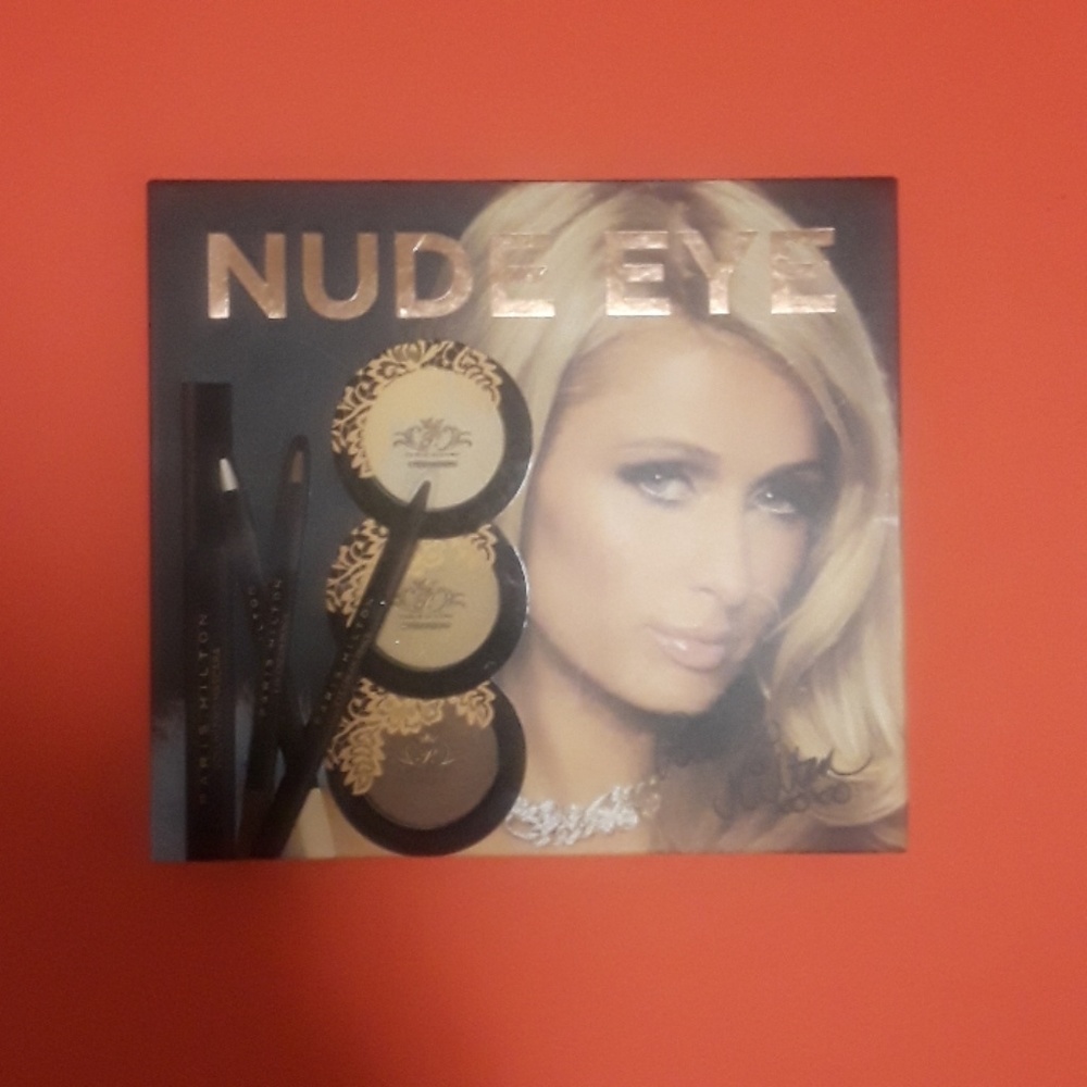 Paris Hilton Nude eye collection
